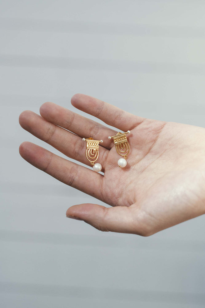 Athena Pearl Earrings